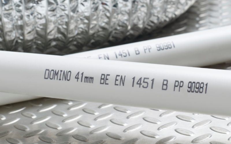 Impresión continua y precisa para tubos de PVC